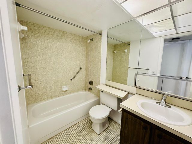 9900 Sunrise Lakes Boulevard 201, Sunrise, FL 33322