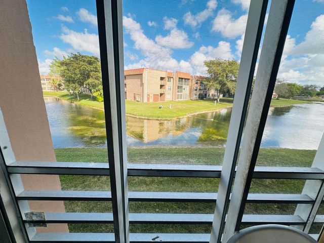 9900 Sunrise Lakes Boulevard 201, Sunrise, FL 33322