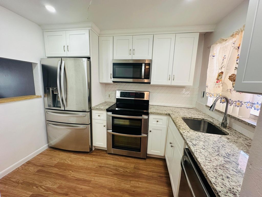 9900 Sunrise Lakes Boulevard 201, Sunrise, FL 33322