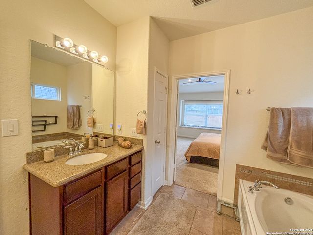 25010 Buttermilk Ln, San Antonio, TX 78255