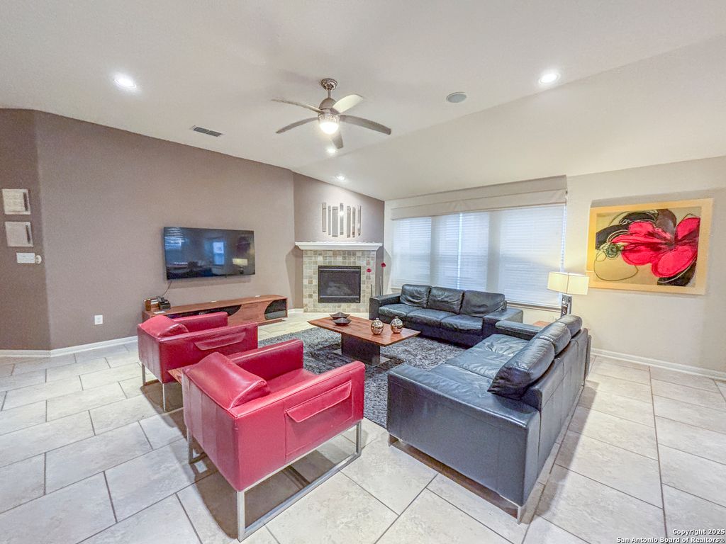 25010 Buttermilk Ln, San Antonio, TX 78255