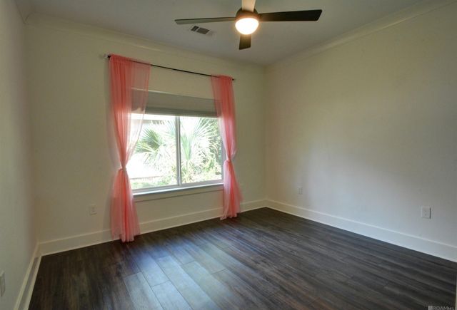 245 Marion Dr, Baton Rouge, LA 70806