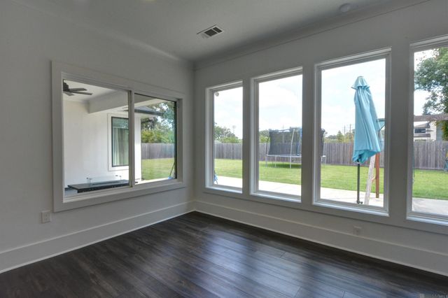 245 Marion Dr, Baton Rouge, LA 70806