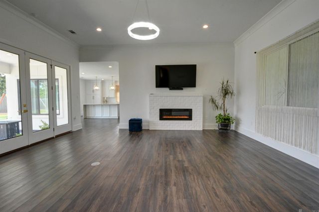 245 Marion Dr, Baton Rouge, LA 70806