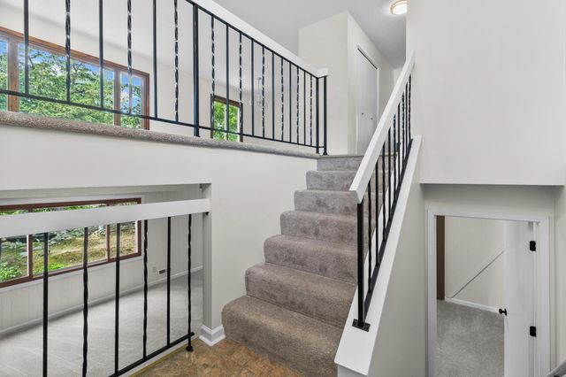 9824 Squire Lane, Eden Prairie, MN 55347