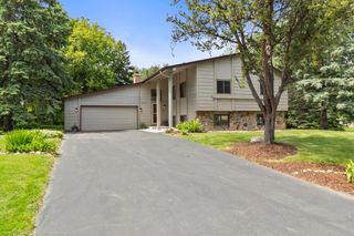 9824 Squire Lane, Eden Prairie, MN 55347