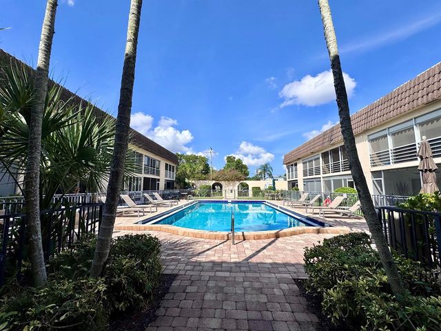 342 Southwind Drive 205, North Palm Beach, FL 33408