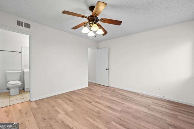 579 Northridge Crossing Drive, Atlanta, GA 30350