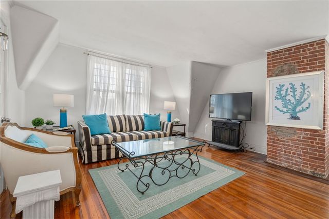 34 Bull Street, Newport, RI 02840