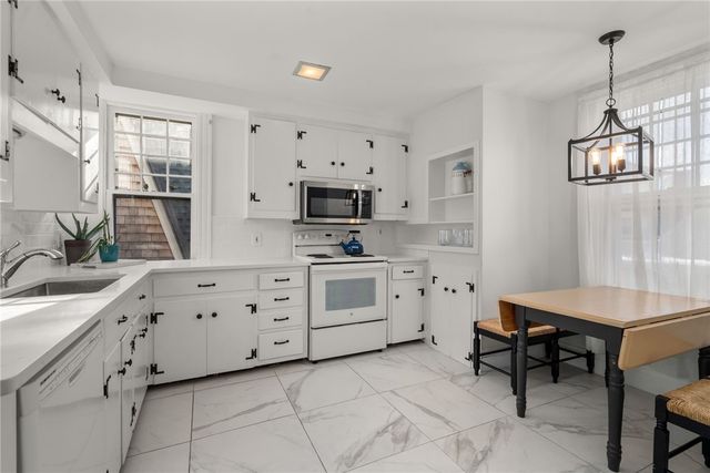 34 Bull Street, Newport, RI 02840