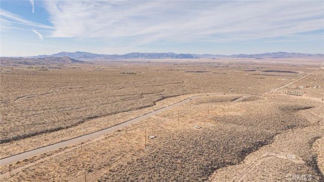 7077 Camp Rock, Lucerne Valley, CA 92356