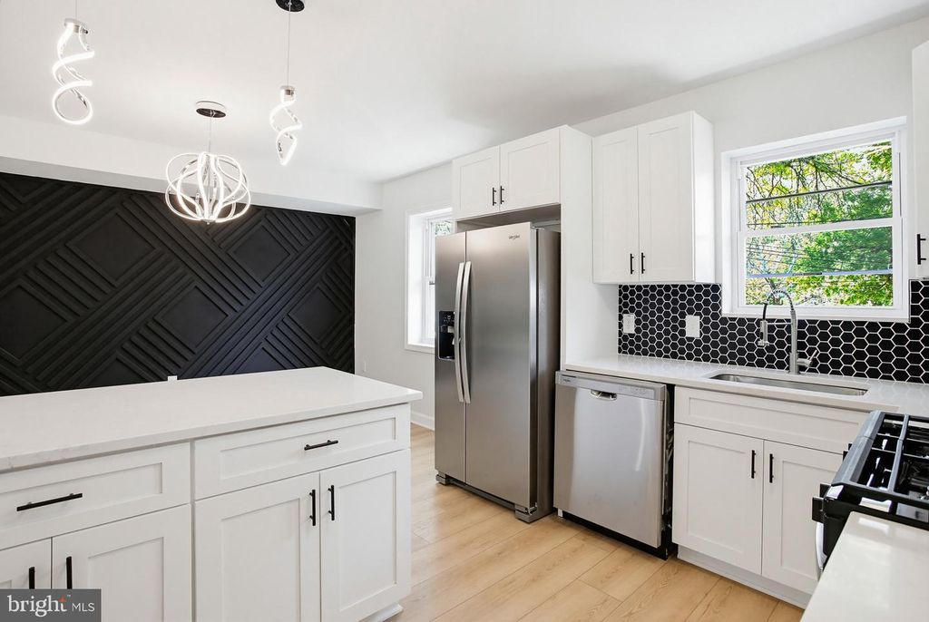 Image 12 of property listing at 4102 THE ALAMEDA, Baltimore, MD 21218