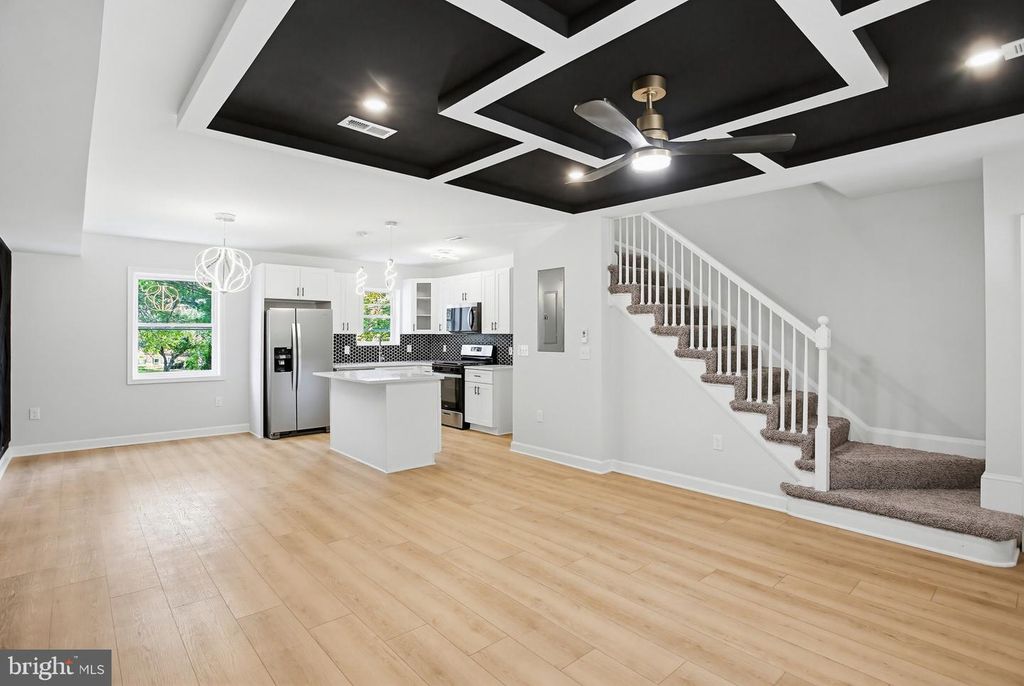 Image 3 of property listing at 4102 THE ALAMEDA, Baltimore, MD 21218