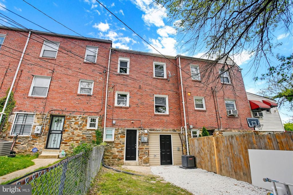 Image 37 of property listing at 4102 THE ALAMEDA, Baltimore, MD 21218