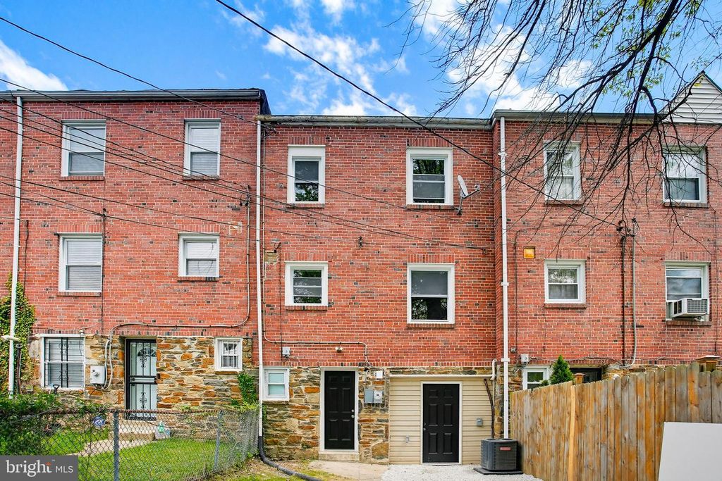 Image 38 of property listing at 4102 THE ALAMEDA, Baltimore, MD 21218