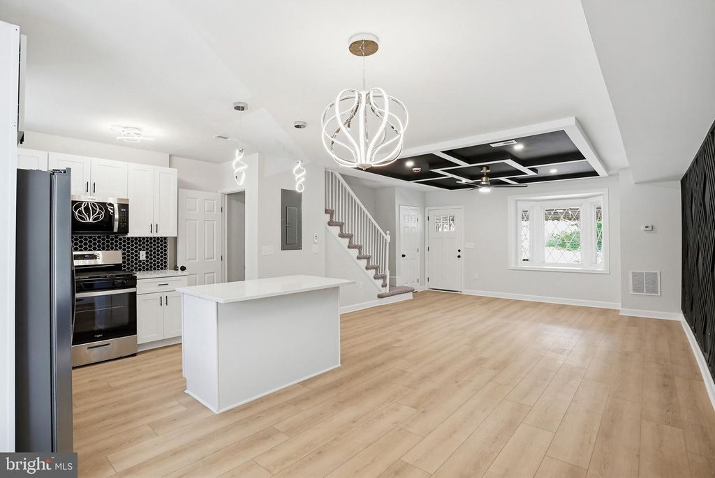 Image 7 of property listing at 4102 THE ALAMEDA, Baltimore, MD 21218