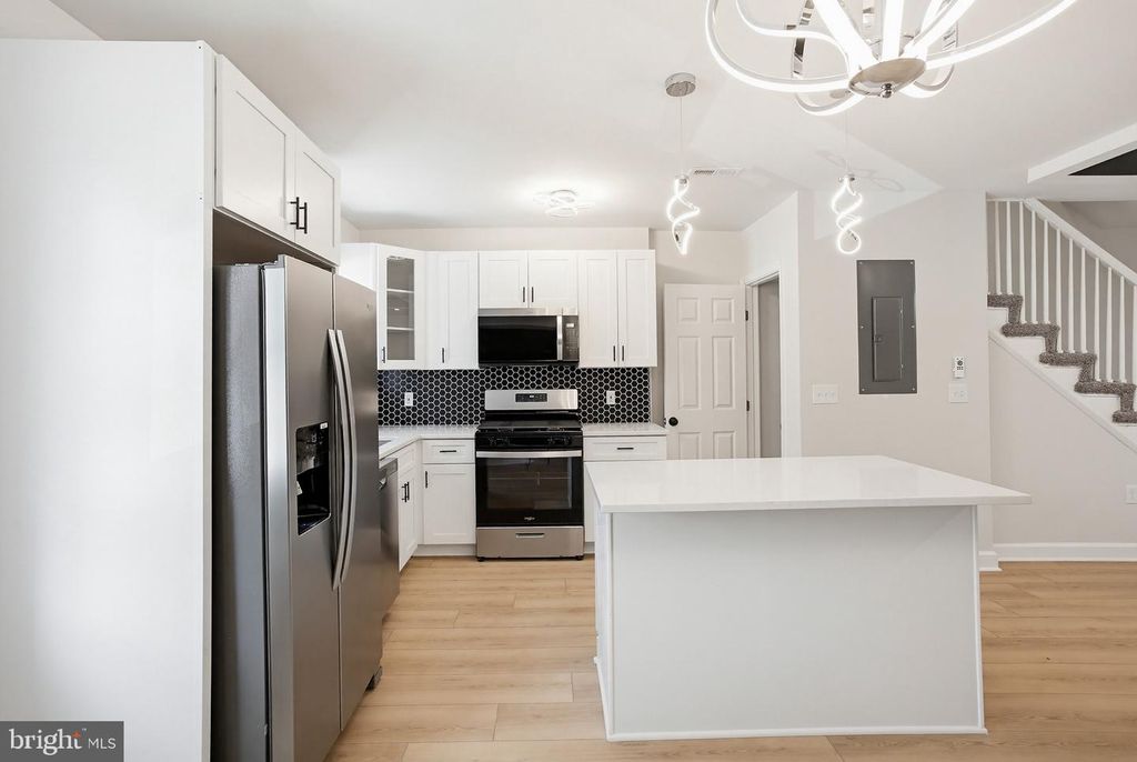 Image 9 of property listing at 4102 THE ALAMEDA, Baltimore, MD 21218