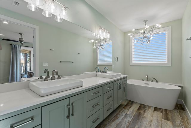 174 Ocean Drive, Gun Barrel City, TX 75156