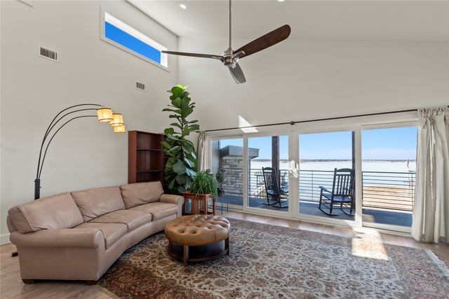 174 Ocean Drive, Gun Barrel City, TX 75156