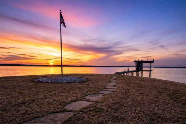 174 Ocean Drive, Gun Barrel City, TX 75156