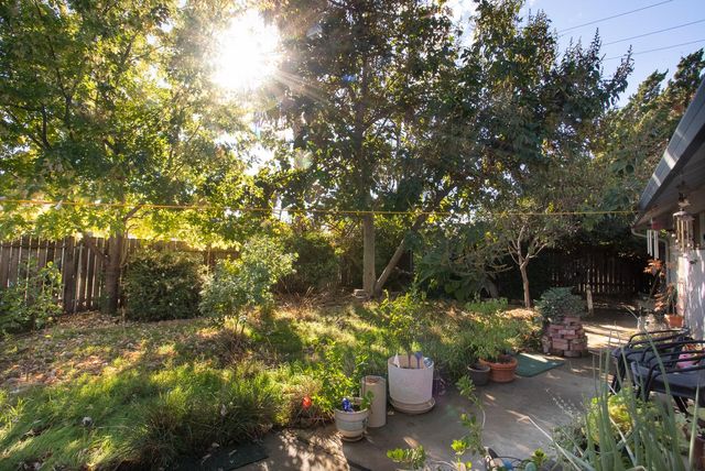 998 Mariposa Dr, Yuba City, CA 95991