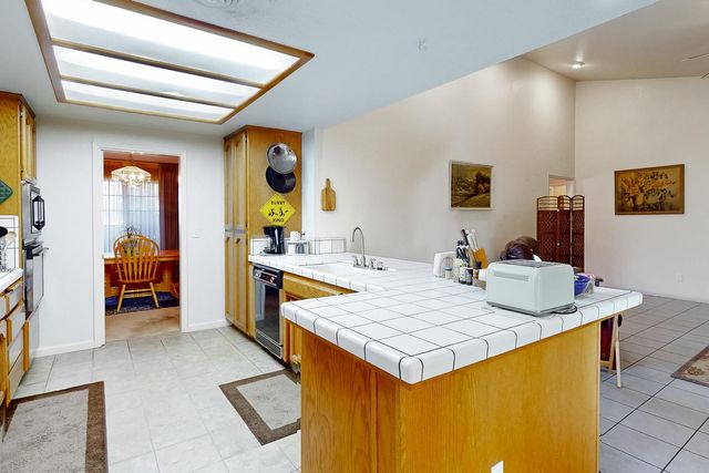 998 Mariposa Dr, Yuba City, CA 95991