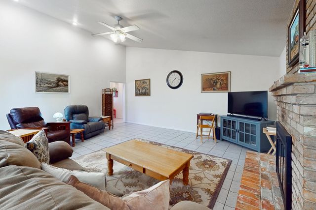 998 Mariposa Dr, Yuba City, CA 95991