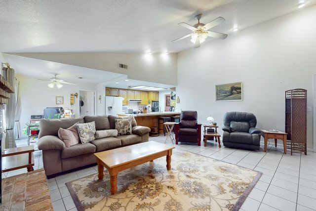 998 Mariposa Dr, Yuba City, CA 95991