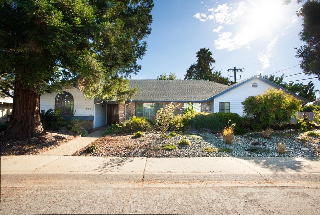 998 Mariposa Dr, Yuba City, CA 95991