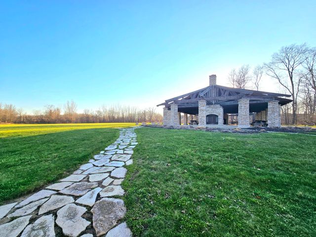 2425 Dickinson Road, Chesterton, IN 46304