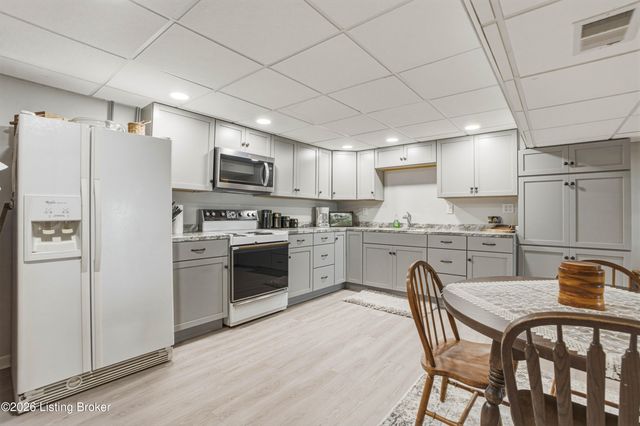 2748 Bloomfield Rd, Taylorsville, KY 40071