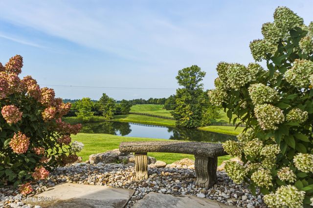 2748 Bloomfield Rd, Taylorsville, KY 40071