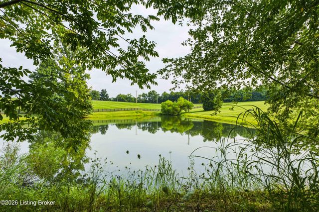 2748 Bloomfield Rd, Taylorsville, KY 40071