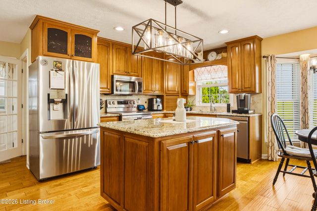 2748 Bloomfield Rd, Taylorsville, KY 40071