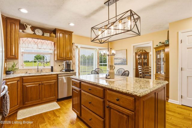 2748 Bloomfield Rd, Taylorsville, KY 40071