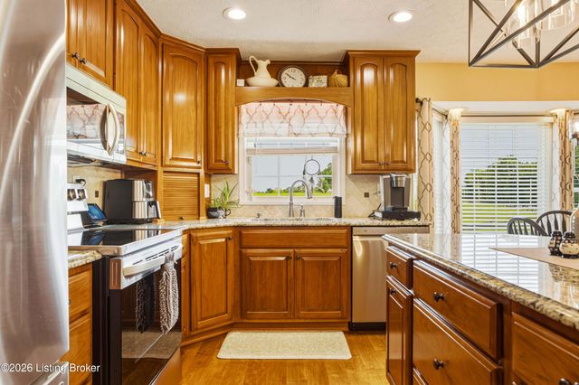 2748 Bloomfield Rd, Taylorsville, KY 40071