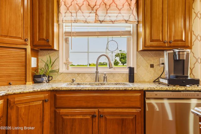 2748 Bloomfield Rd, Taylorsville, KY 40071
