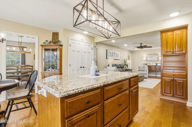 2748 Bloomfield Rd, Taylorsville, KY 40071