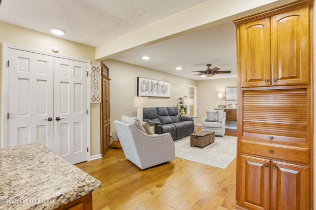 2748 Bloomfield Rd, Taylorsville, KY 40071