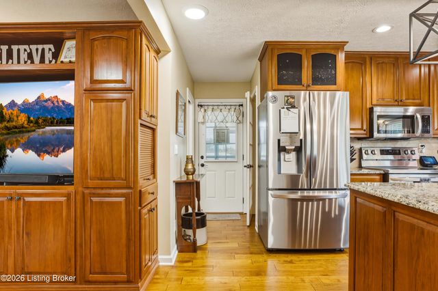 2748 Bloomfield Rd, Taylorsville, KY 40071