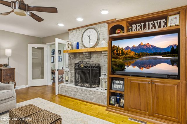 2748 Bloomfield Rd, Taylorsville, KY 40071
