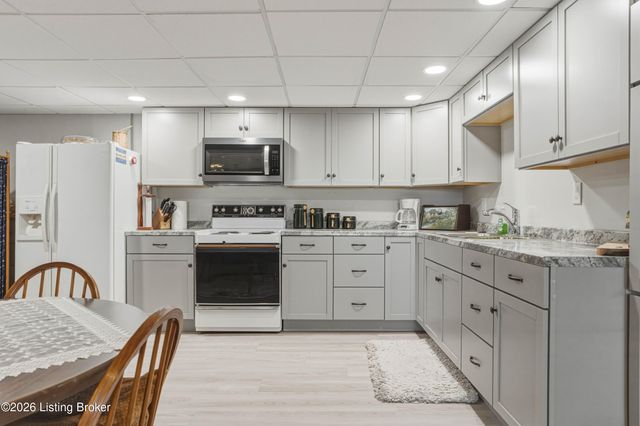 2748 Bloomfield Rd, Taylorsville, KY 40071