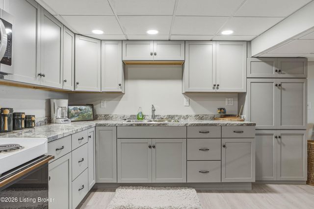 2748 Bloomfield Rd, Taylorsville, KY 40071