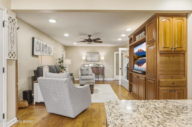 2748 Bloomfield Rd, Taylorsville, KY 40071