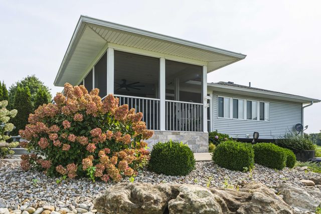 2748 Bloomfield Rd, Taylorsville, KY 40071