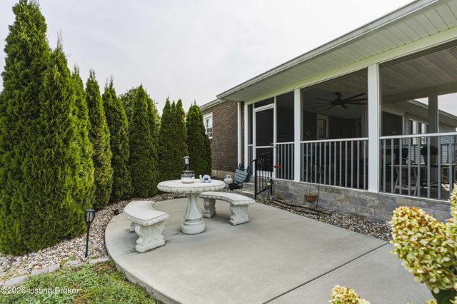 2748 Bloomfield Rd, Taylorsville, KY 40071