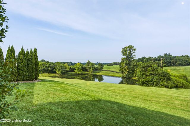 2748 Bloomfield Rd, Taylorsville, KY 40071