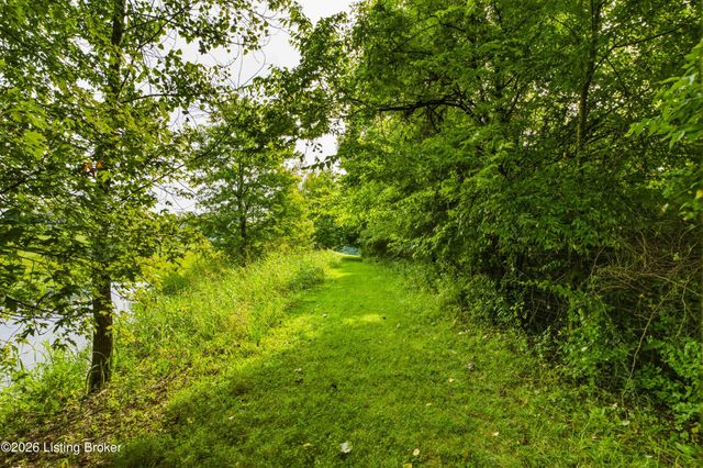 2748 Bloomfield Rd, Taylorsville, KY 40071