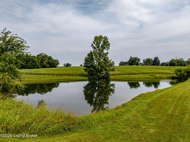 2748 Bloomfield Rd, Taylorsville, KY 40071