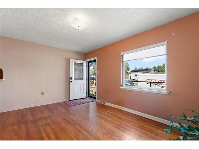 920 Central Ct, Pueblo, CO 81003